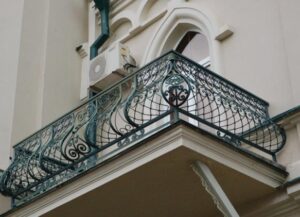 Кованые ограждения на балкон